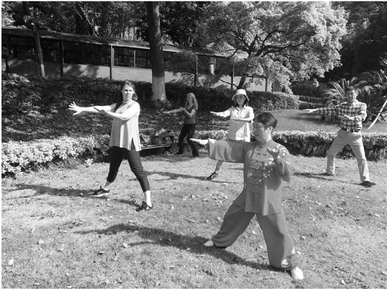 来吧，跟老年体育达人郑瑛学养身太极
